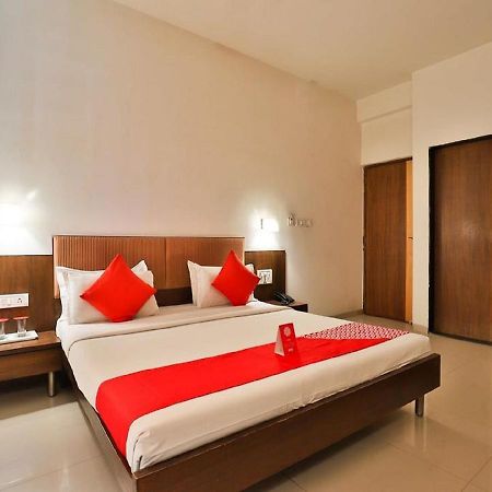 גנדהינאגר Hotel President Inn By Sky Stays מראה חיצוני תמונה
