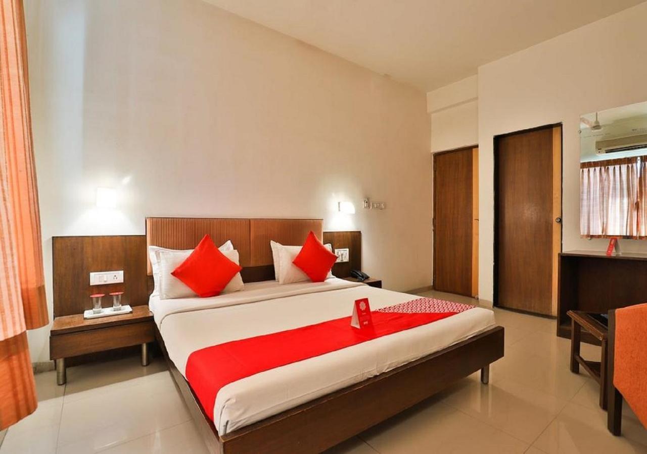 גנדהינאגר Hotel President Inn By Sky Stays מראה חיצוני תמונה