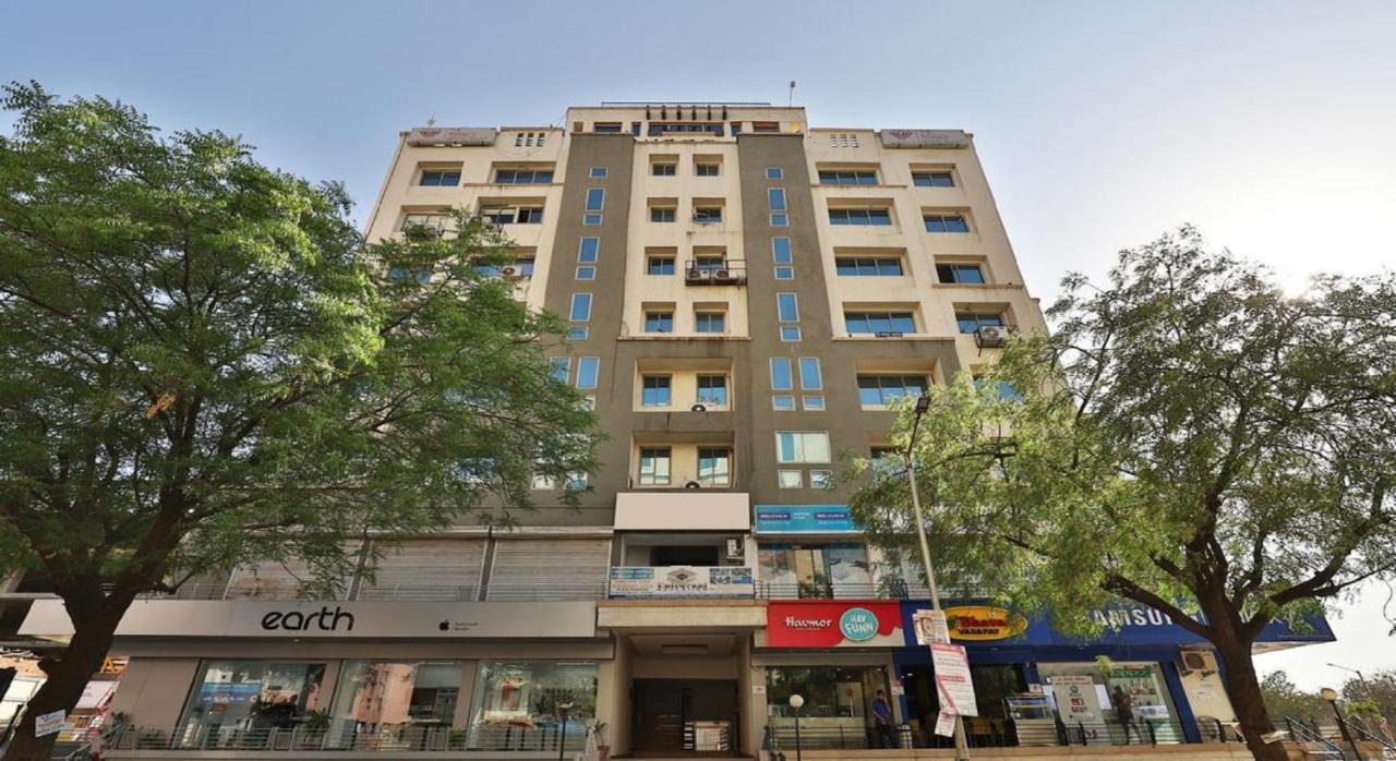 גנדהינאגר Hotel President Inn By Sky Stays מראה חיצוני תמונה